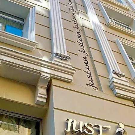 Hotel Just 3*